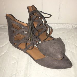 Strappy gray flats!